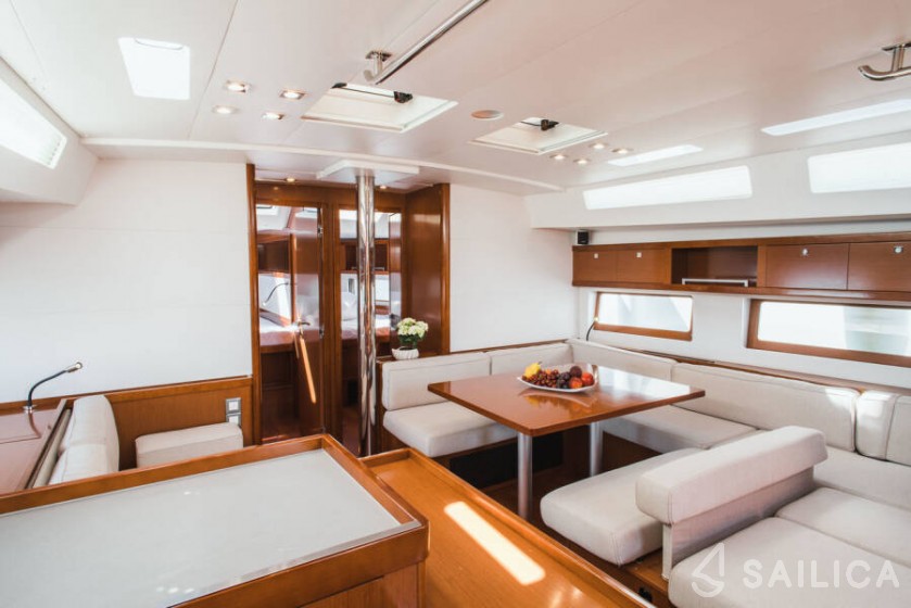 Oceanis 55 - 4 + 1 cab. - Yacht Charter Sailica