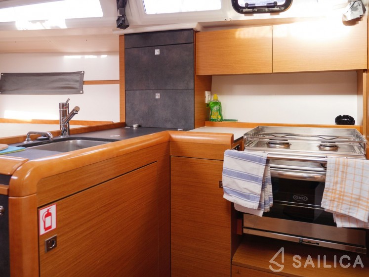 Sun Odyssey 349 - Yacht Charter Sailica