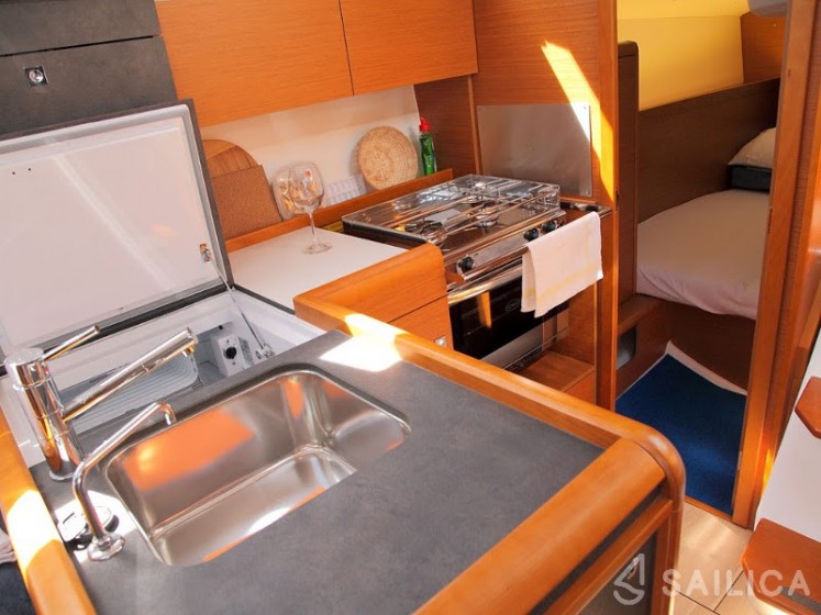 Sun Odyssey 349 - Yacht Charter Sailica