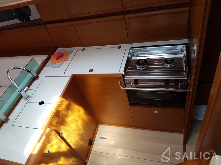 Sun Odyssey 419 - Yacht Charter Sailica