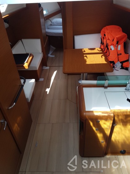 Sun Odyssey 419 - Yacht Charter Sailica