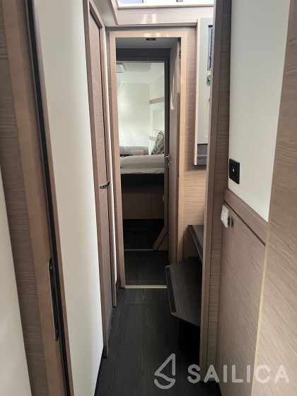 Isla 40 - Yacht Charter Sailica