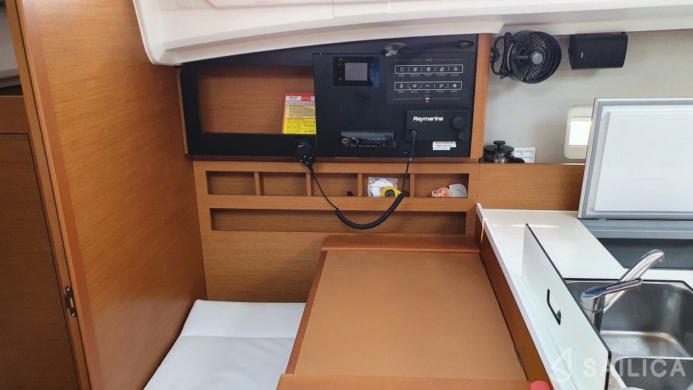 Sun Odyssey 410 - Yacht Charter Sailica