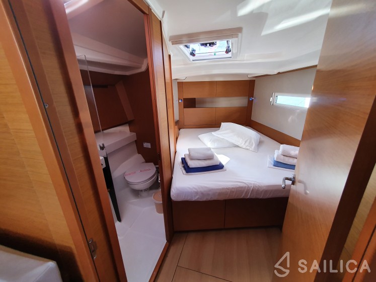 Sun Odyssey 410 - Yacht Charter Sailica
