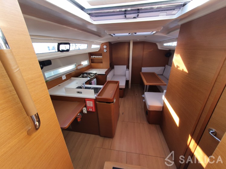 Sun Odyssey 410 - Yacht Charter Sailica