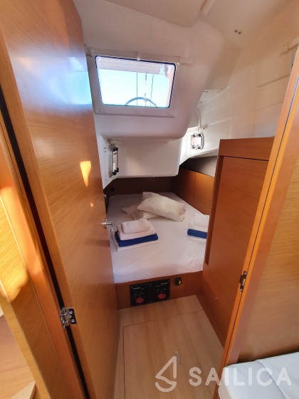 Sun Odyssey 410 - Yacht Charter Sailica