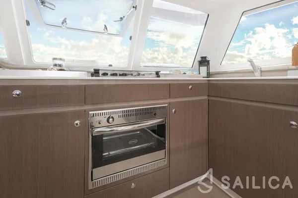 Bali Catspace - Yacht Charter Sailica
