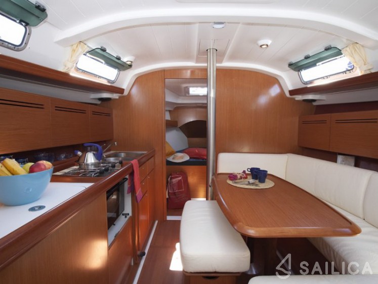 Cyclades 39.3 - Yacht Charter Sailica