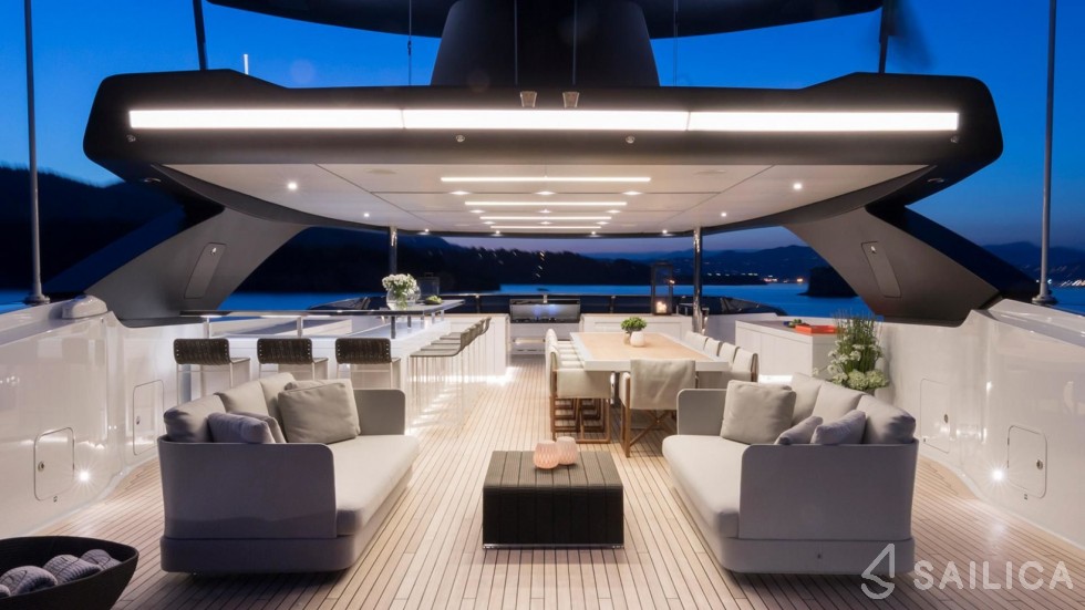Sanlorenzo 52 Steel - Yacht Charter Sailica