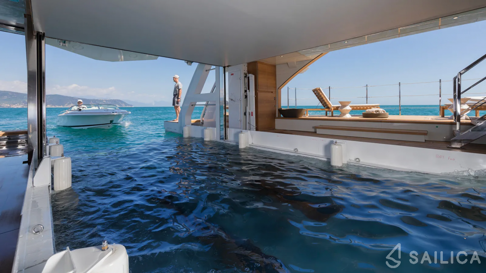 Sanlorenzo 52 Steel - Yacht Charter Sailica