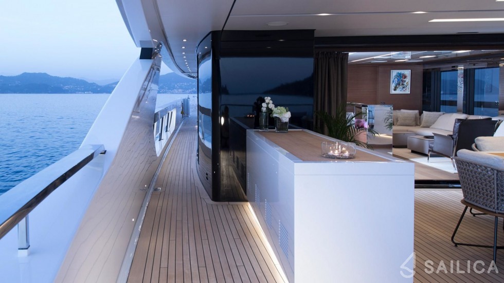 Sanlorenzo 52 Steel - Yacht Charter Sailica