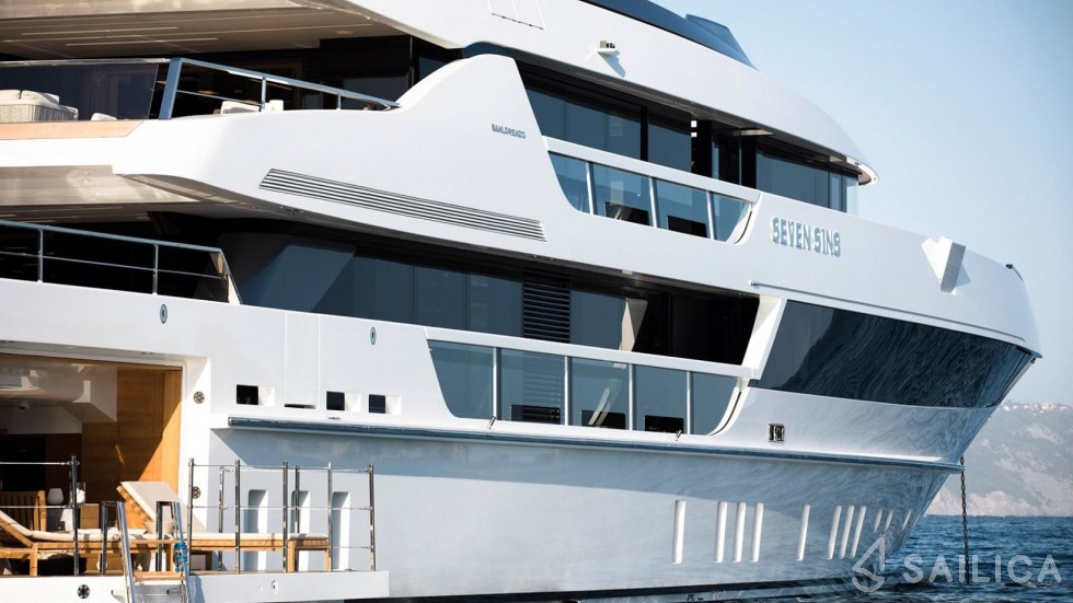 Sanlorenzo 52 Steel - Yacht Charter Sailica