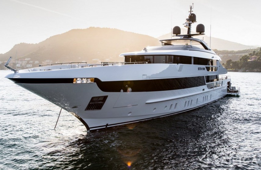 Sanlorenzo 52 Steel - Yacht Charter Sailica