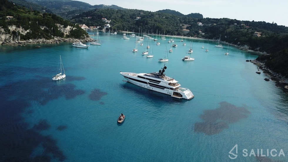 Sanlorenzo 52 Steel - Yacht Charter Sailica