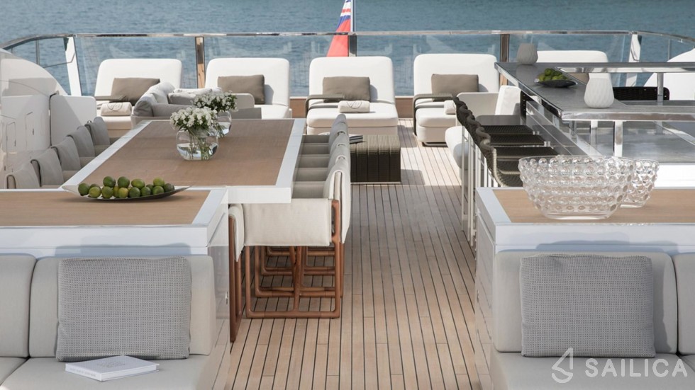 Sanlorenzo 52 Steel - Yacht Charter Sailica