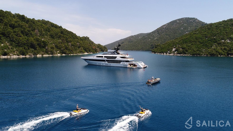 Sanlorenzo 52 Steel - Yacht Charter Sailica