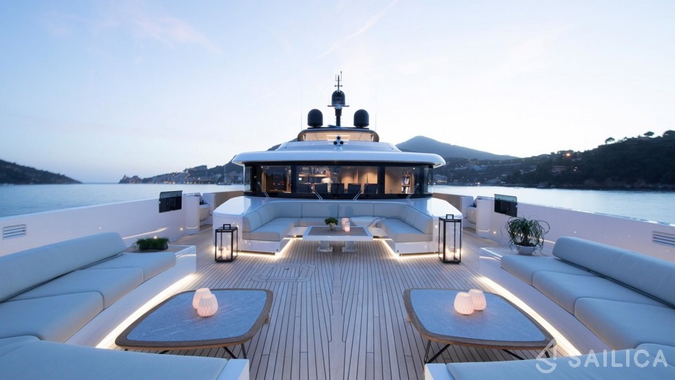 Sanlorenzo 52 Steel - Yacht Charter Sailica