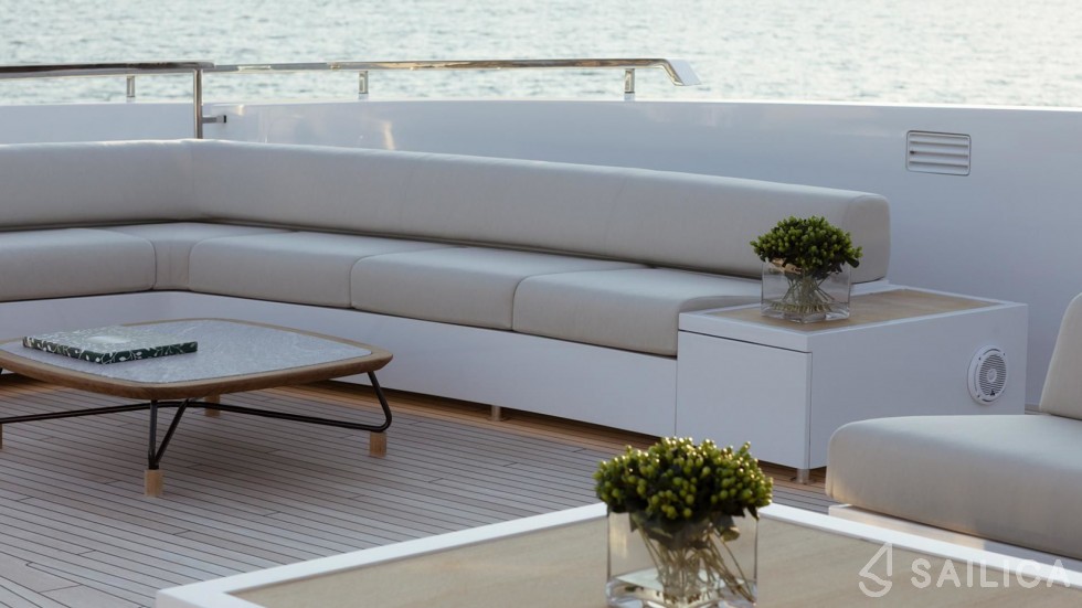 Sanlorenzo 52 Steel - Yacht Charter Sailica
