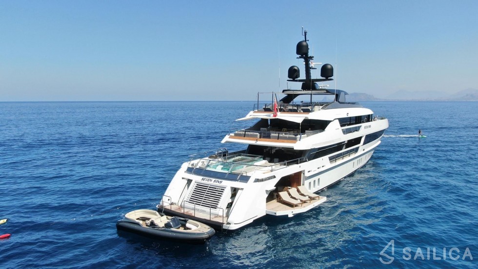 Sanlorenzo 52 Steel - Yacht Charter Sailica