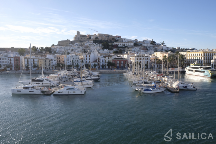 Sanlorenzo 52 Steel - Yacht Charter Sailica