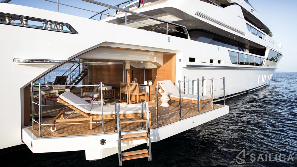 Sanlorenzo 52 Steel - Yacht Charter Sailica