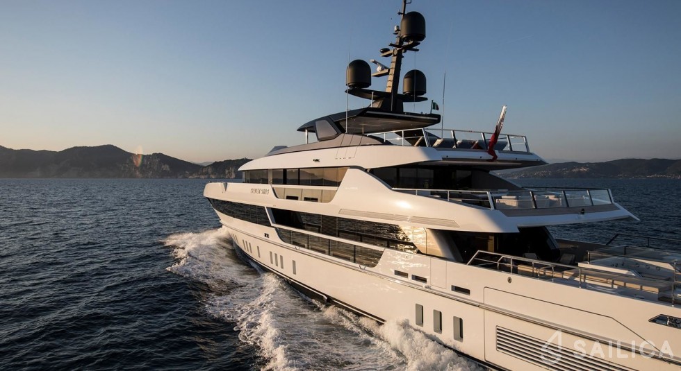 Sanlorenzo 52 Steel - Yacht Charter Sailica