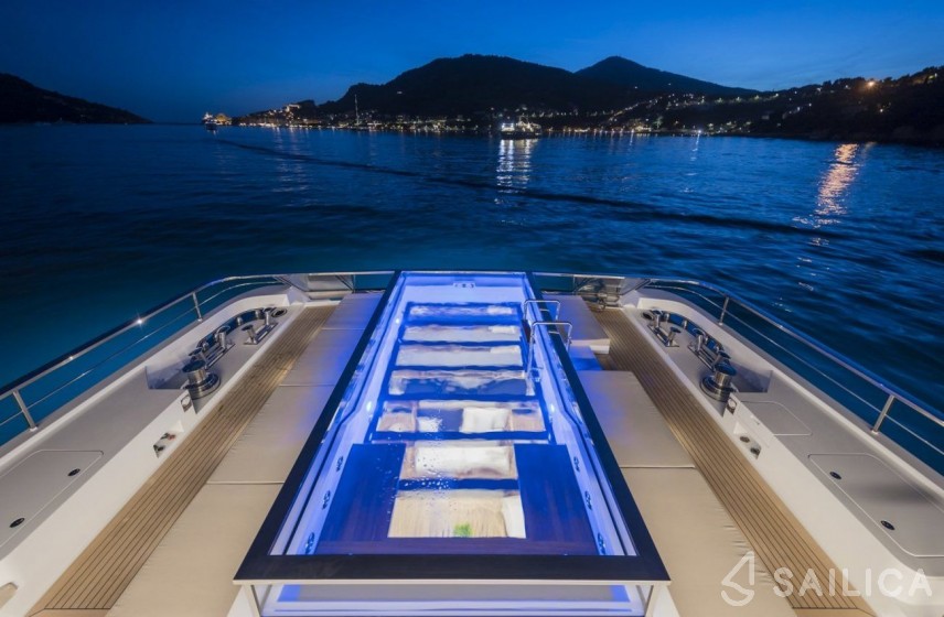Sanlorenzo 52 Steel - Yacht Charter Sailica