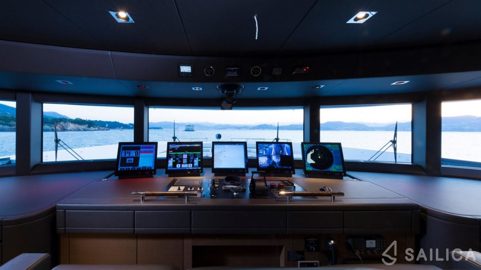 Sanlorenzo 52 Steel - Yacht Charter Sailica