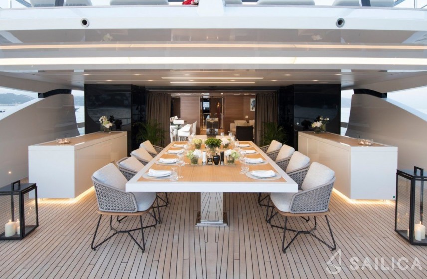 Sanlorenzo 52 Steel - Yacht Charter Sailica