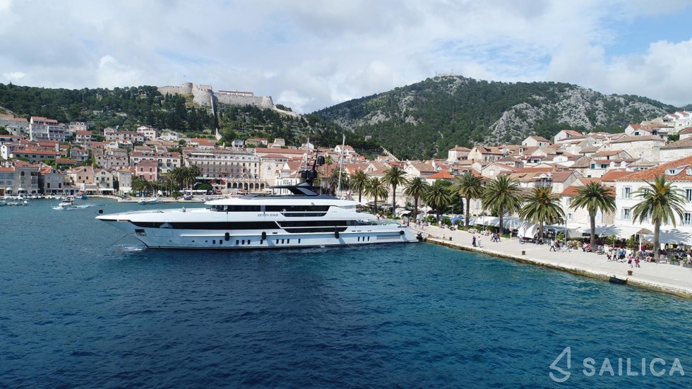Sanlorenzo 52 Steel - Yacht Charter Sailica
