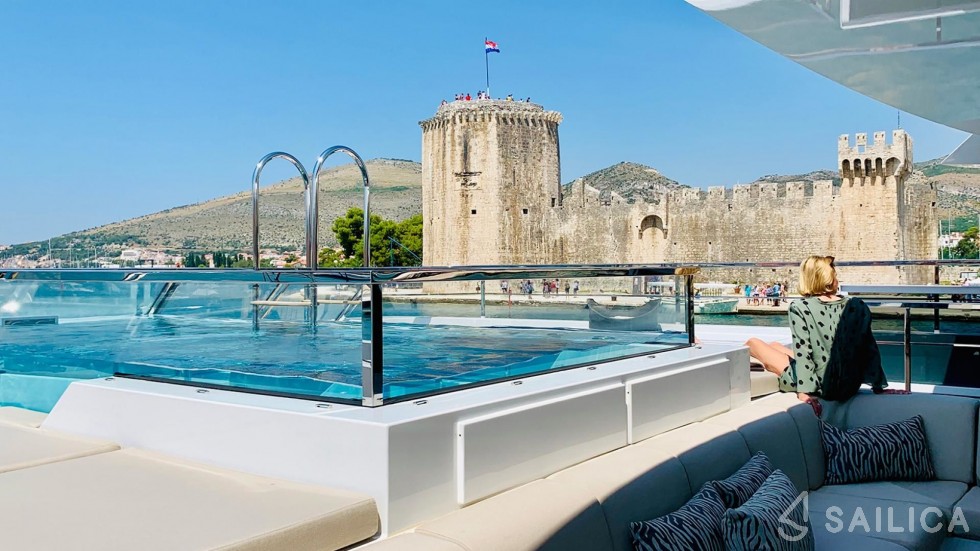 Sanlorenzo 52 Steel - Yacht Charter Sailica