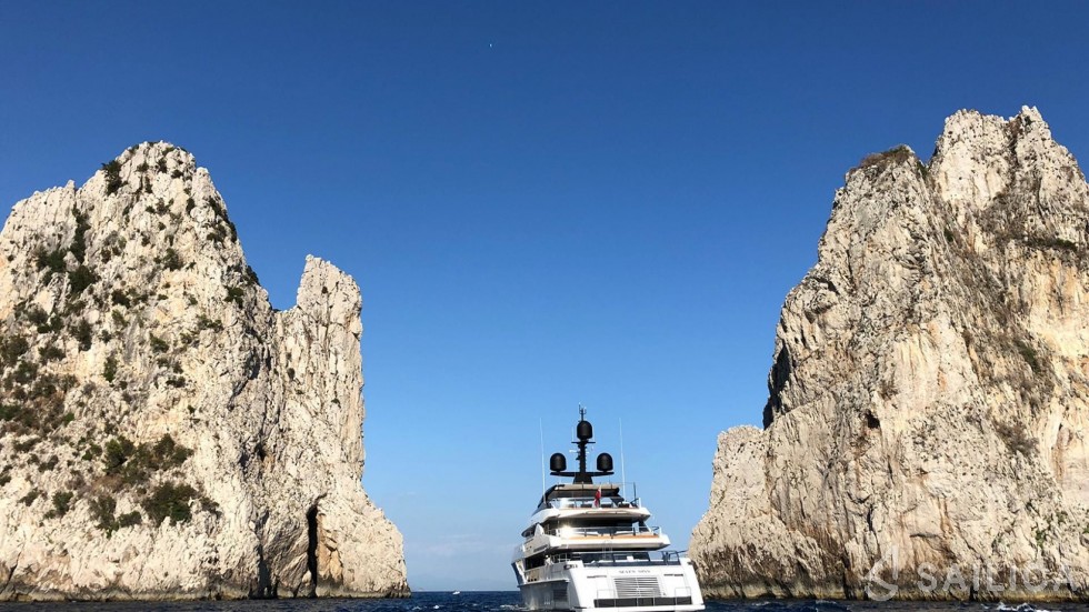 Sanlorenzo 52 Steel - Yacht Charter Sailica