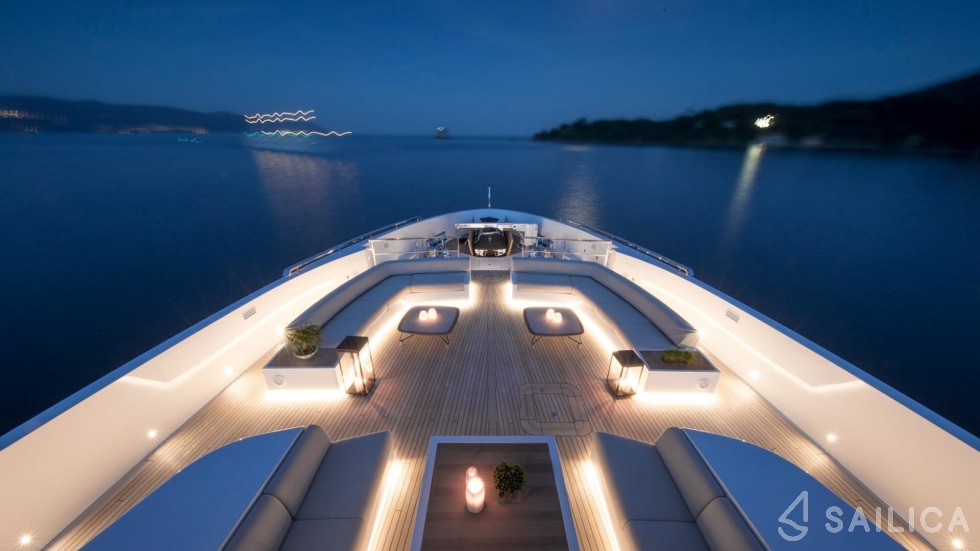 Sanlorenzo 52 Steel - Yacht Charter Sailica