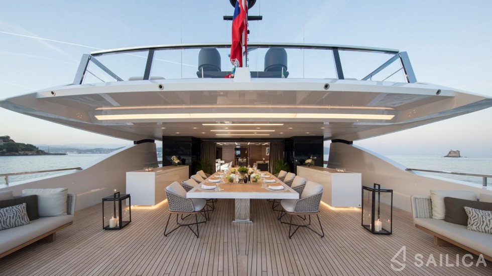 Sanlorenzo 52 Steel - Yacht Charter Sailica