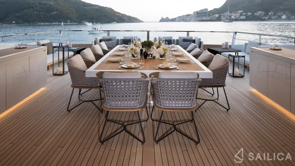 Sanlorenzo 52 Steel - Yacht Charter Sailica