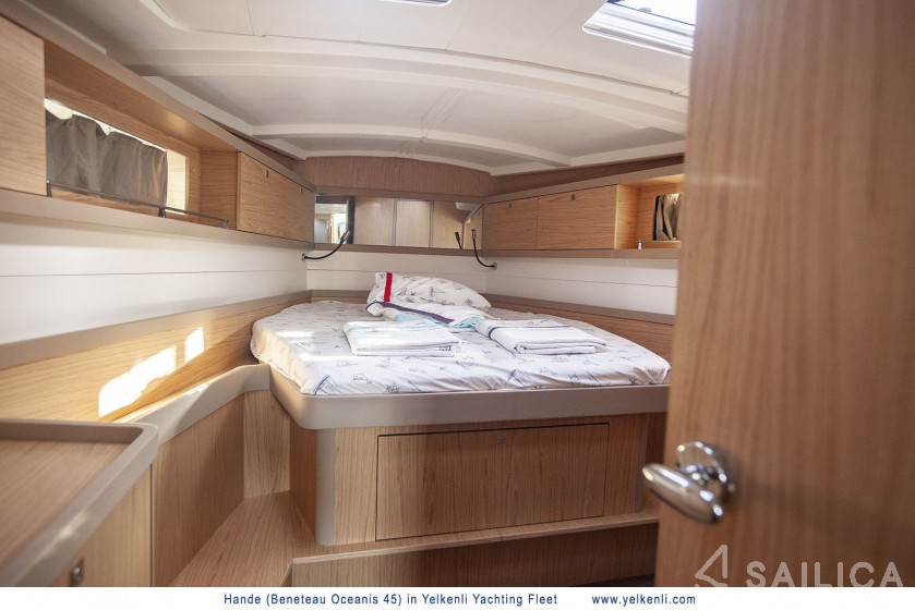 Oceanis 45 - Yacht Charter Sailica