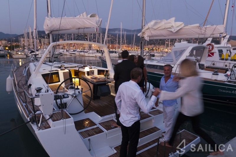 Oceanis 45 - Yacht Charter Sailica