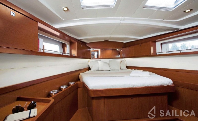 Oceanis 45 - Yacht Charter Sailica
