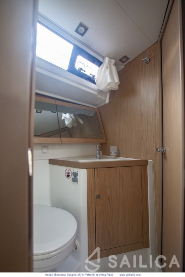 Oceanis 45 - Yacht Charter Sailica