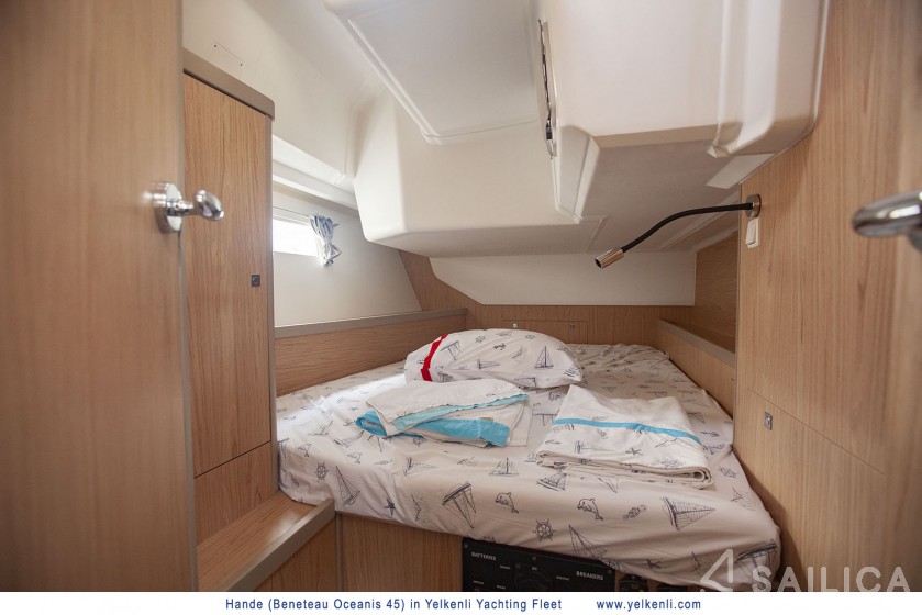 Oceanis 45 - Yacht Charter Sailica