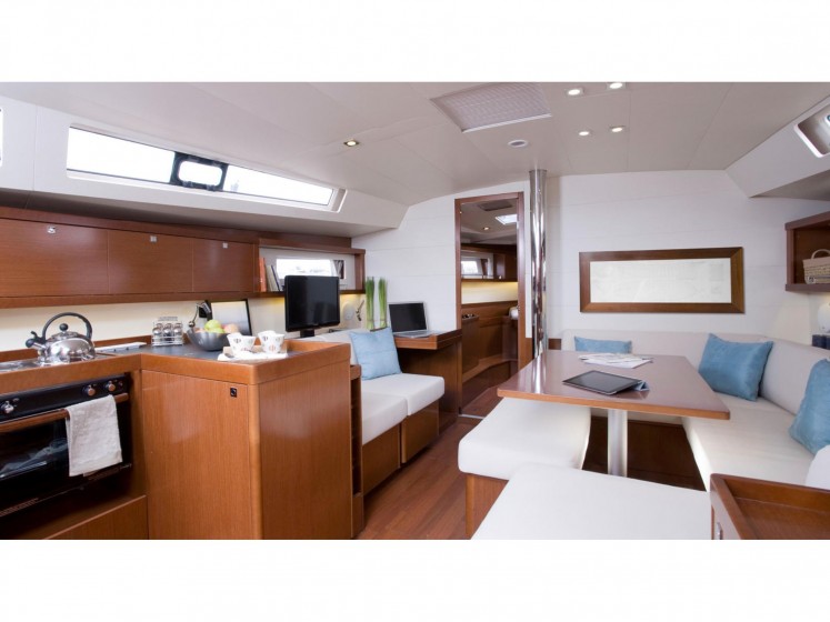 Oceanis 45 - Yacht Charter Sailica
