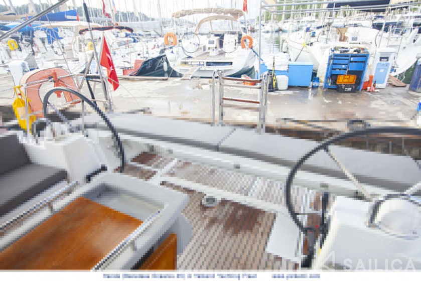 Oceanis 45 - Yacht Charter Sailica