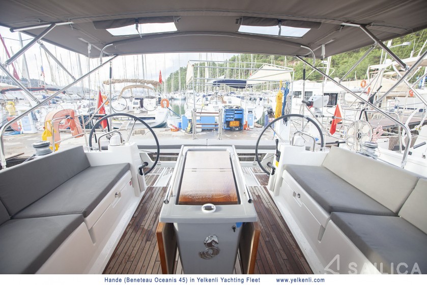Oceanis 45 - Yacht Charter Sailica