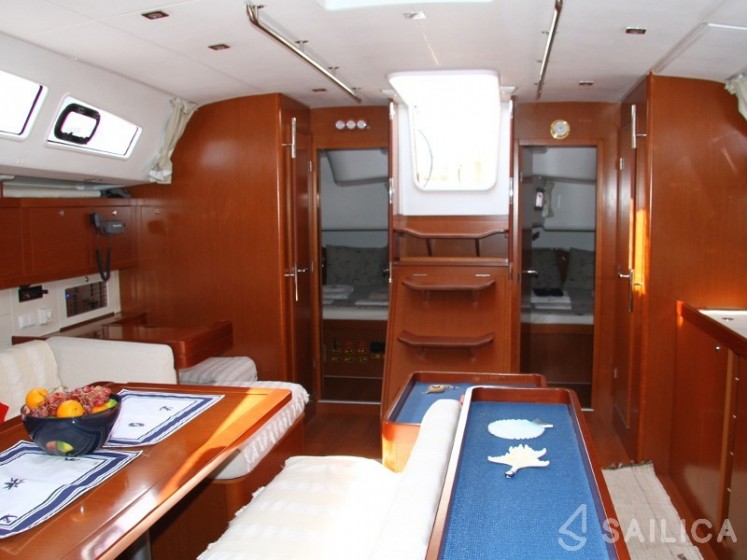 Oceanis 50 - Yacht Charter Sailica