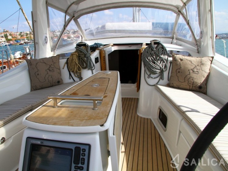 Oceanis 50 - Yacht Charter Sailica