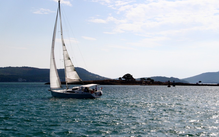 Oceanis 50 - Yacht Charter Sailica