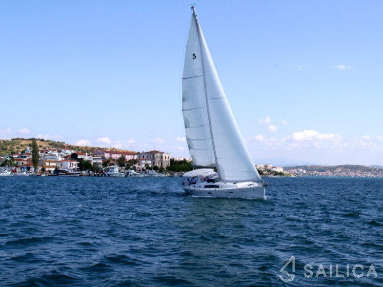 Oceanis 50 - Yacht Charter Sailica