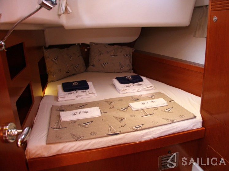 Oceanis 50 - Yacht Charter Sailica