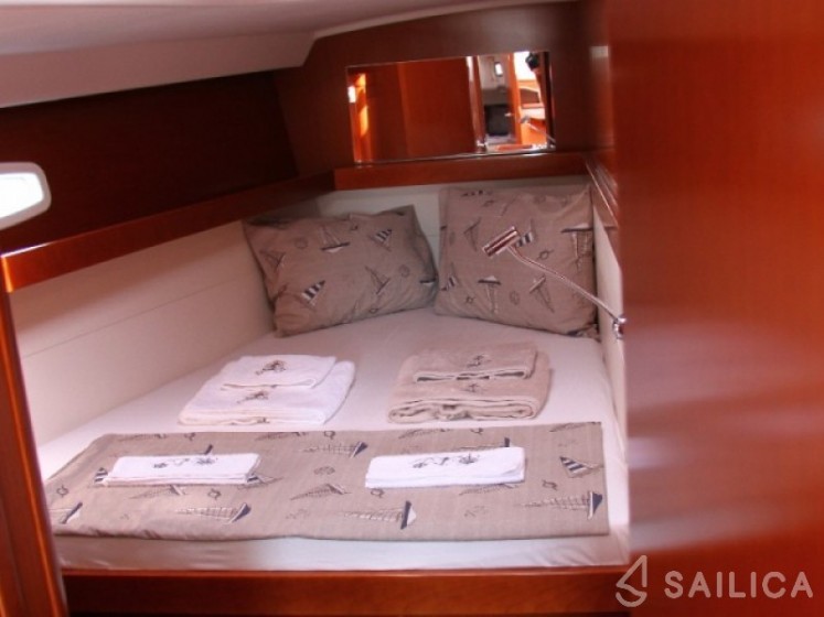 Oceanis 50 - Yacht Charter Sailica