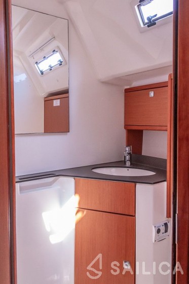 Bavaria Cruiser 46 - Yacht Charter Sailica